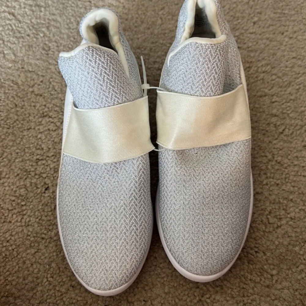 NEW! Women's Donna Karan White Silver Sparkly Cory Slip-On Sneaker - Size 10